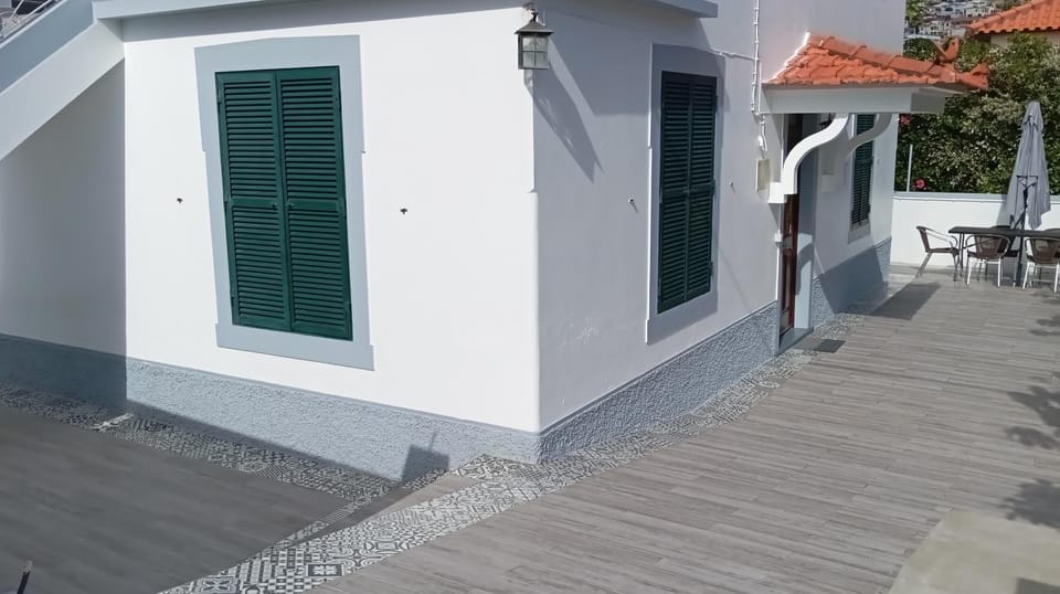 Bus Stop House 82 Apartment in Funchal