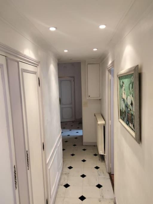 Grand T5 bourgeois Canebiere Apartment in Marseille