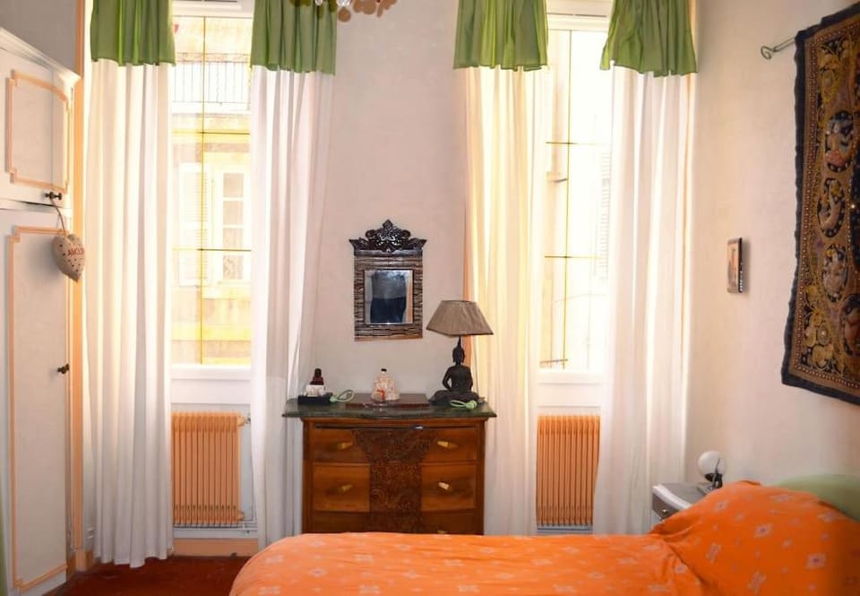 Grand T5 bourgeois Canebiere Apartment in Marseille
