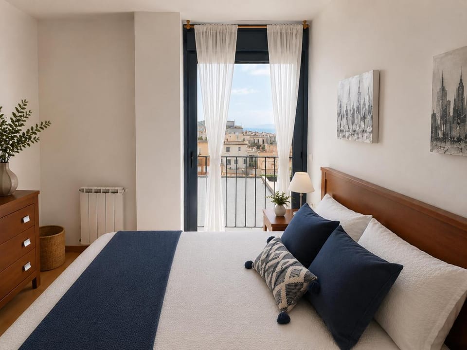 Bed, Photo of the whole room, Bedroom