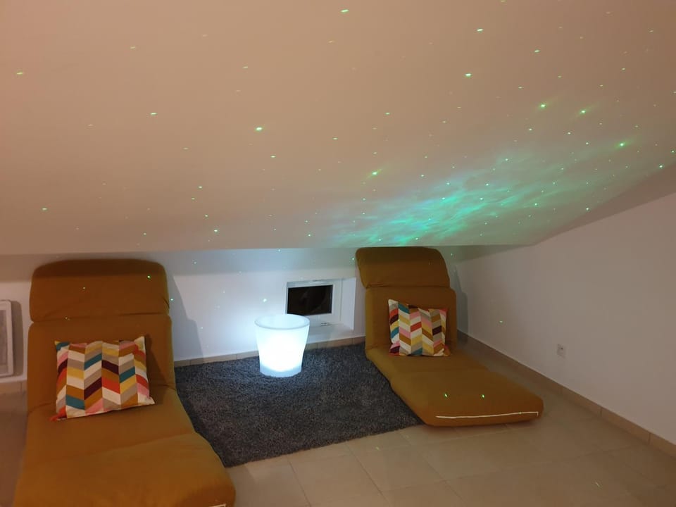 Living room, Entertainment