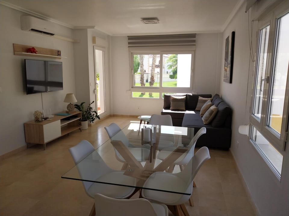 Communal lounge/ TV room, TV and multimedia, Living room, Seating area, Dining area, air conditioner