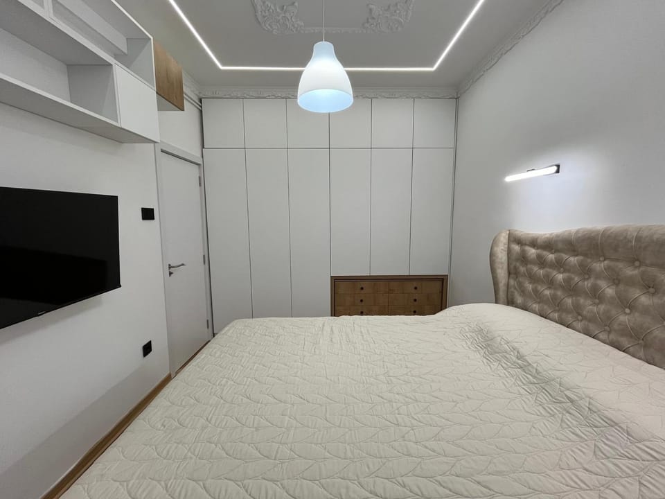 Photo of the whole room, wardrobe