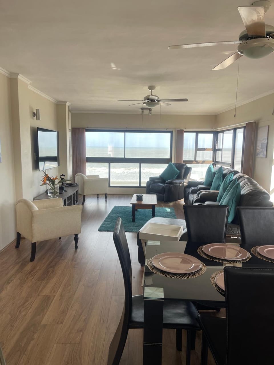 TV and multimedia, Living room, Seating area, Dining area, Evening entertainment