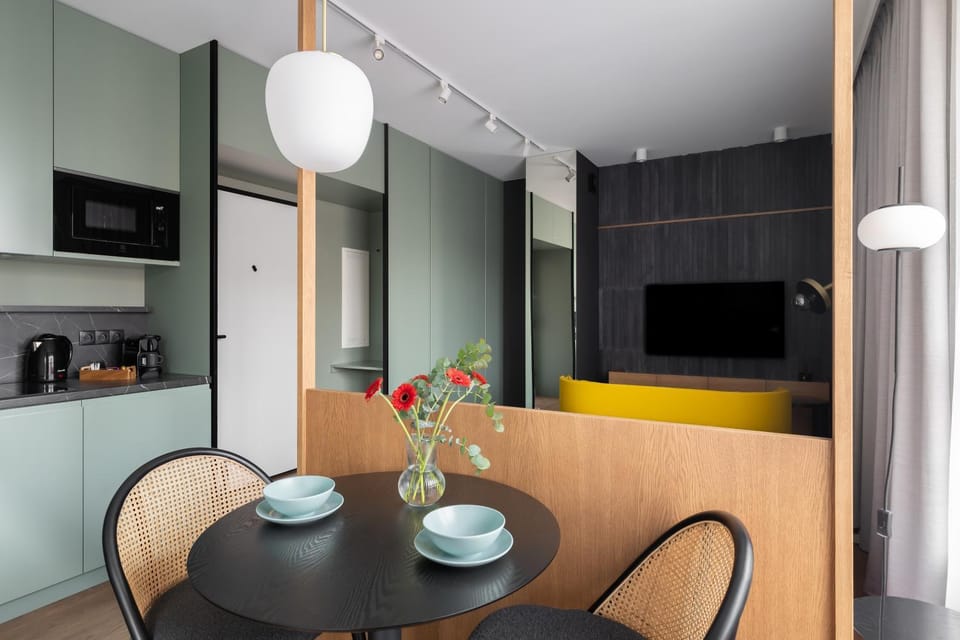 Communal lounge/ TV room, TV and multimedia, Coffee/tea facilities, Kitchen or kitchenette, Living room, Seating area, Dining area, Evening entertainment