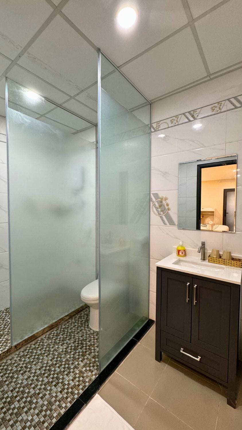 Shower, Toilet