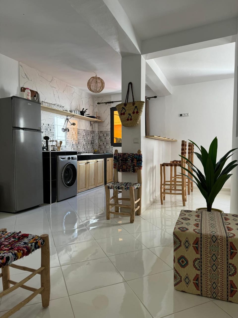 Kitchen or kitchenette, Dining area, stove