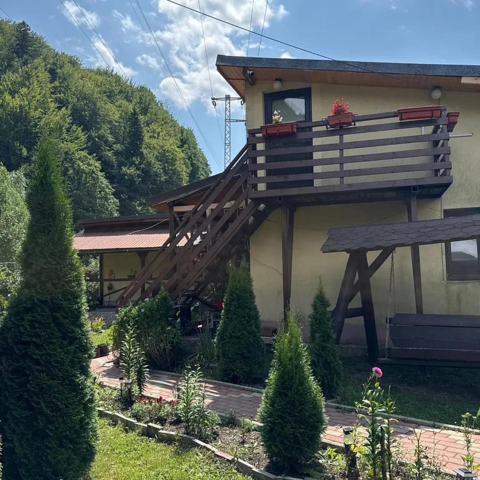 Casa La Poalele Muntelui House in Sinaia