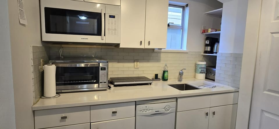 Bright 2 BR, Great Location Apartment in West Vancouver