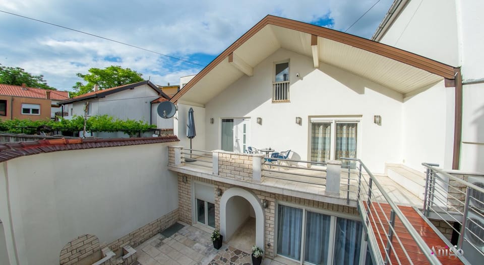 Property building, Balcony/Terrace
