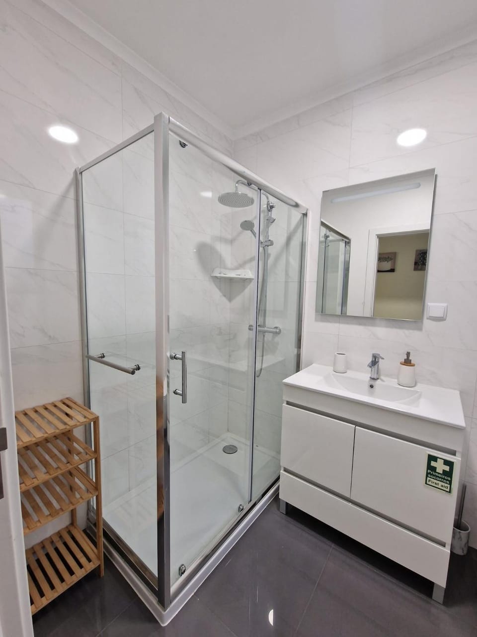 Shower, Bathroom, towels