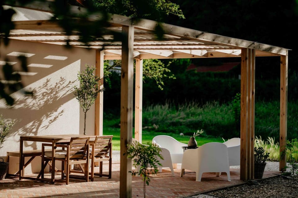 Patio, Spring, Day, Garden, Seating area, Dining area, Garden view