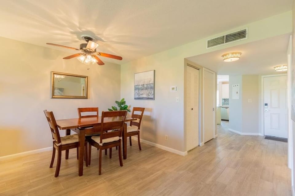 Beautiful and Relaxing Condo min from St Pete beach Discnt available Apartment in Isla del Sol