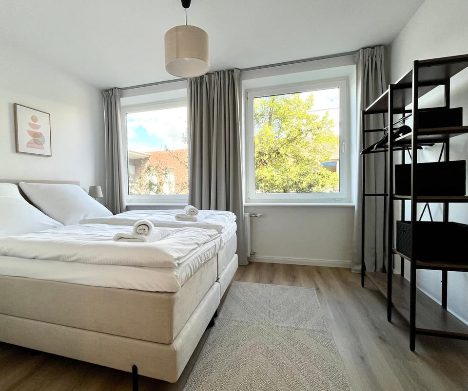 Bed, Photo of the whole room, Bedroom, towels