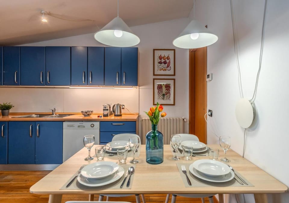 Kitchen or kitchenette, Lunch, dishwasher, kitchen