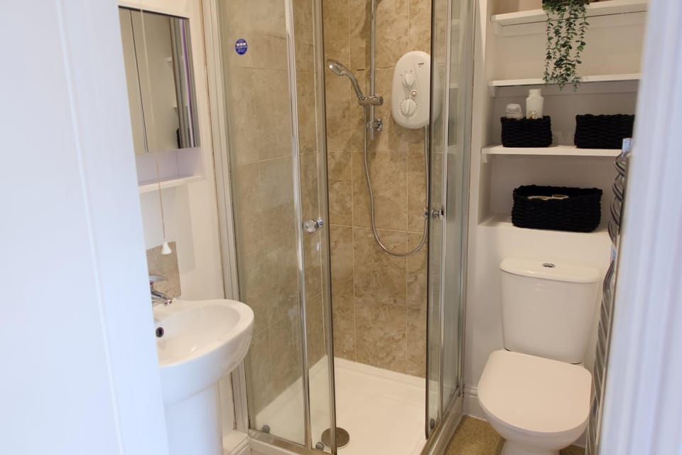 1 bedroom flat - The Amethyst Apartment in Cheltenham