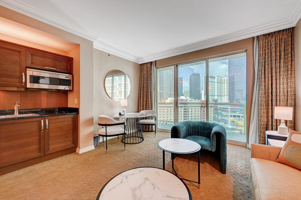 Kitchen or kitchenette, Living room