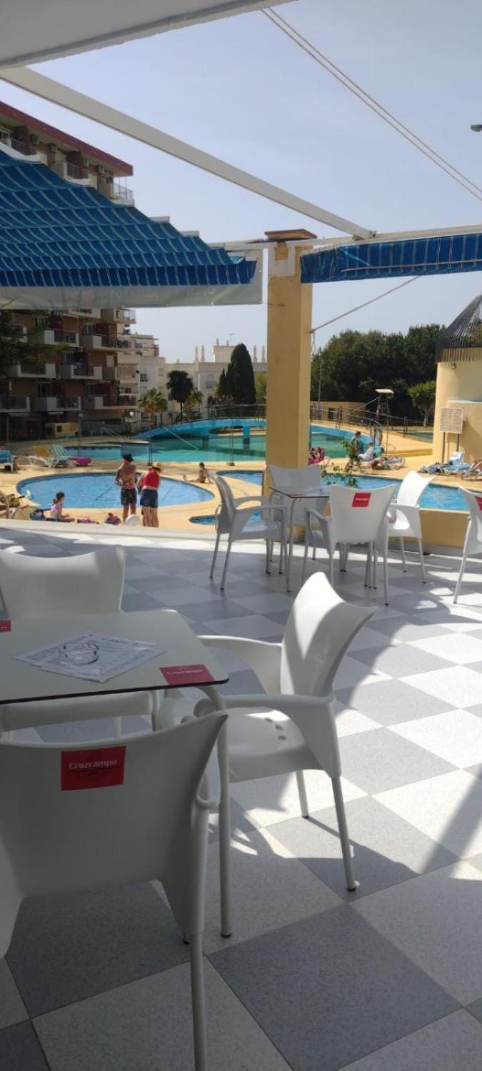 Restaurant/places to eat, Lounge or bar