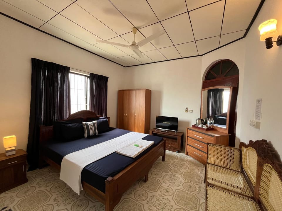 Bed, TV and multimedia, Photo of the whole room, air conditioner