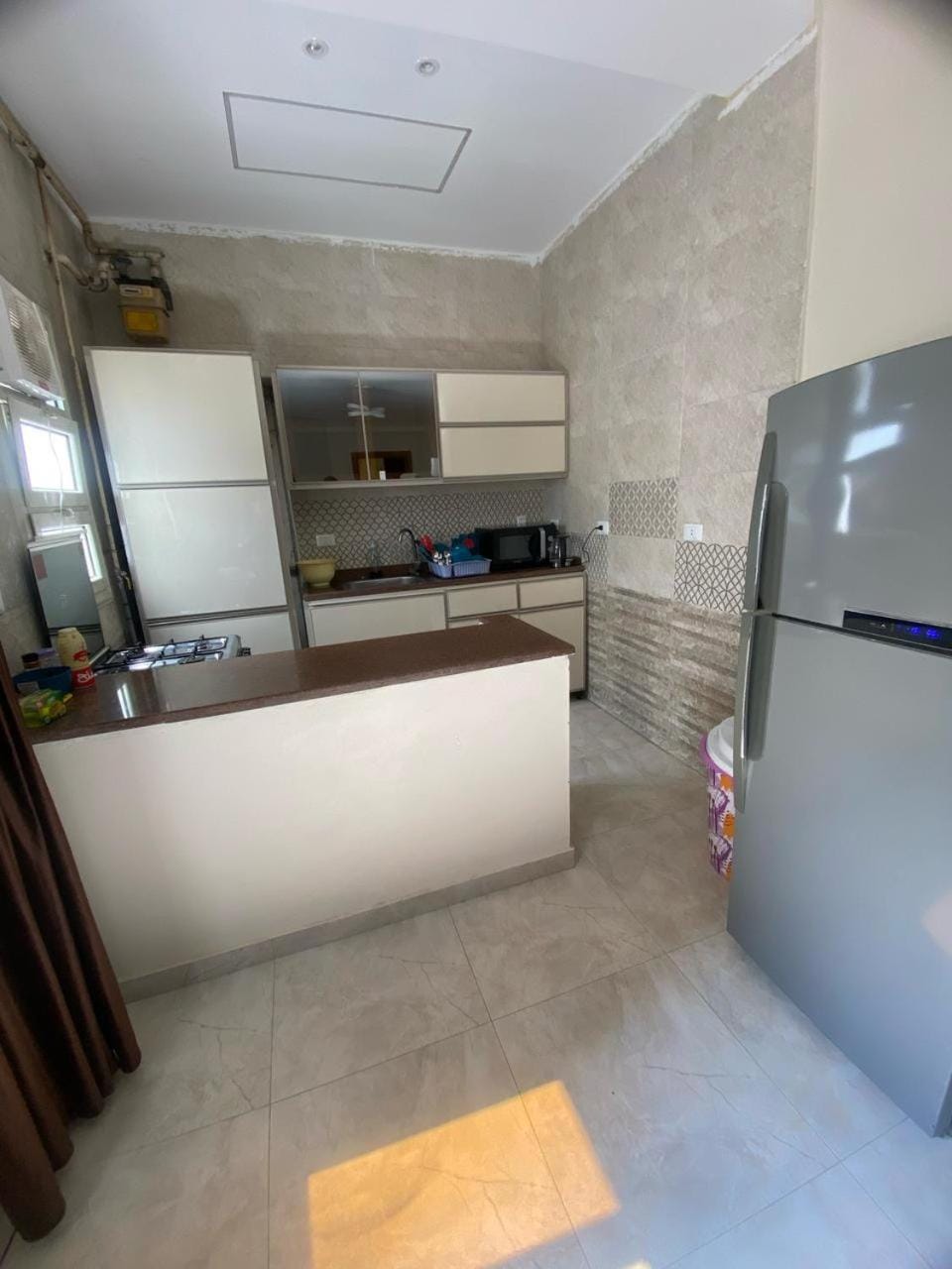 Kitchen or kitchenette, minibar, oven