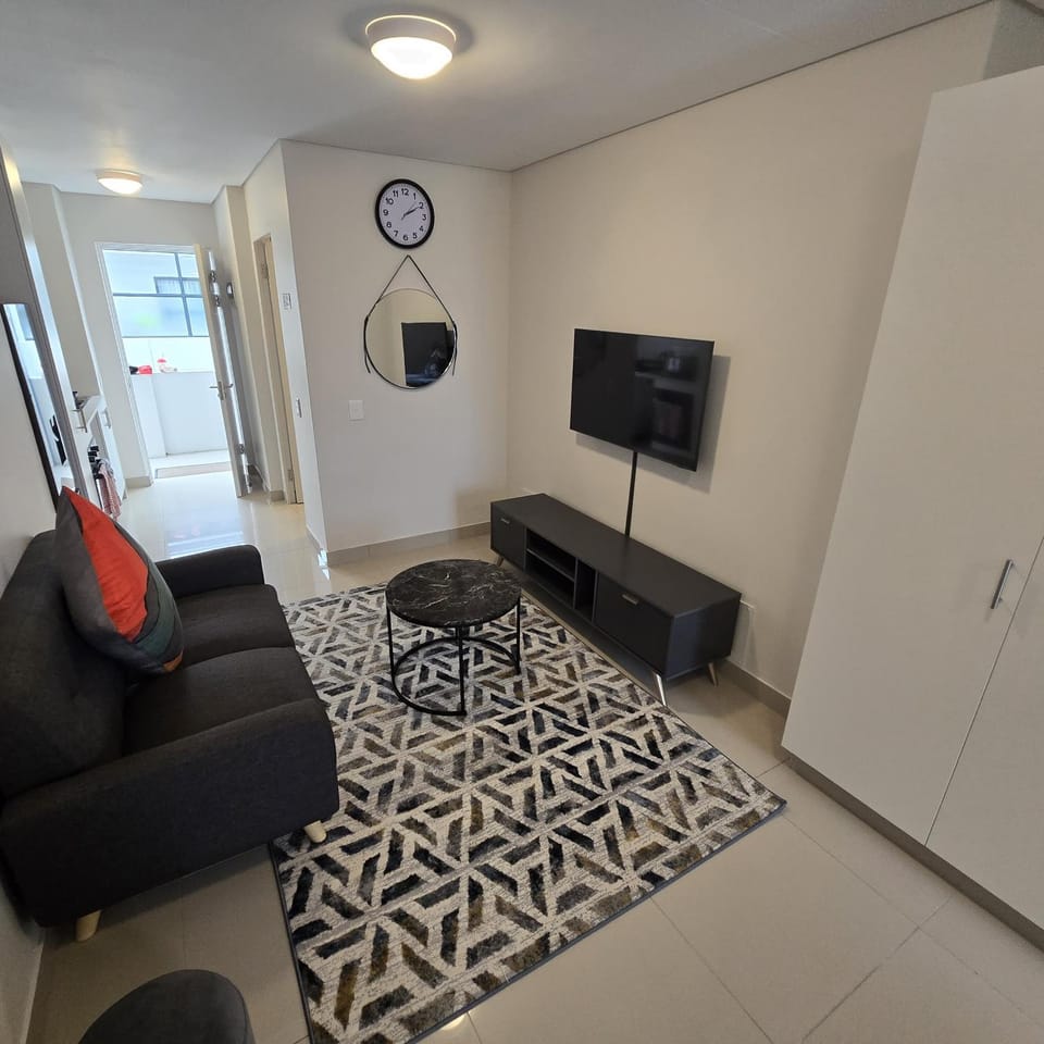 Communal lounge/ TV room, TV and multimedia, Living room, Seating area
