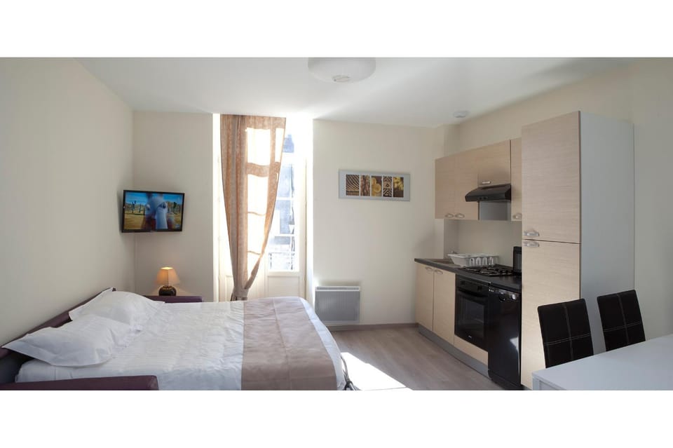 Kitchen or kitchenette, Bedroom