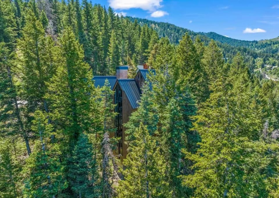 Nearby landmark, Natural landscape, Garden, Mountain view