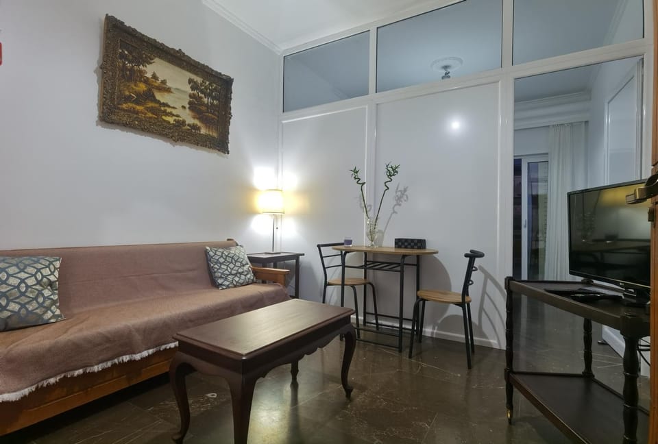 Communal lounge/ TV room, TV and multimedia, Living room, Seating area, Evening entertainment