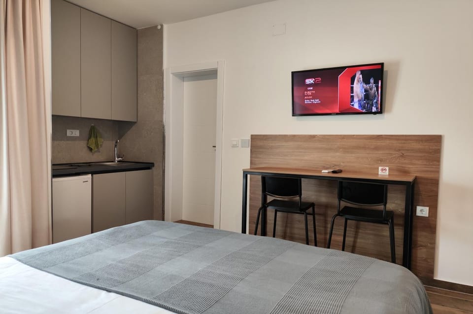 TV and multimedia, Kitchen or kitchenette, Photo of the whole room