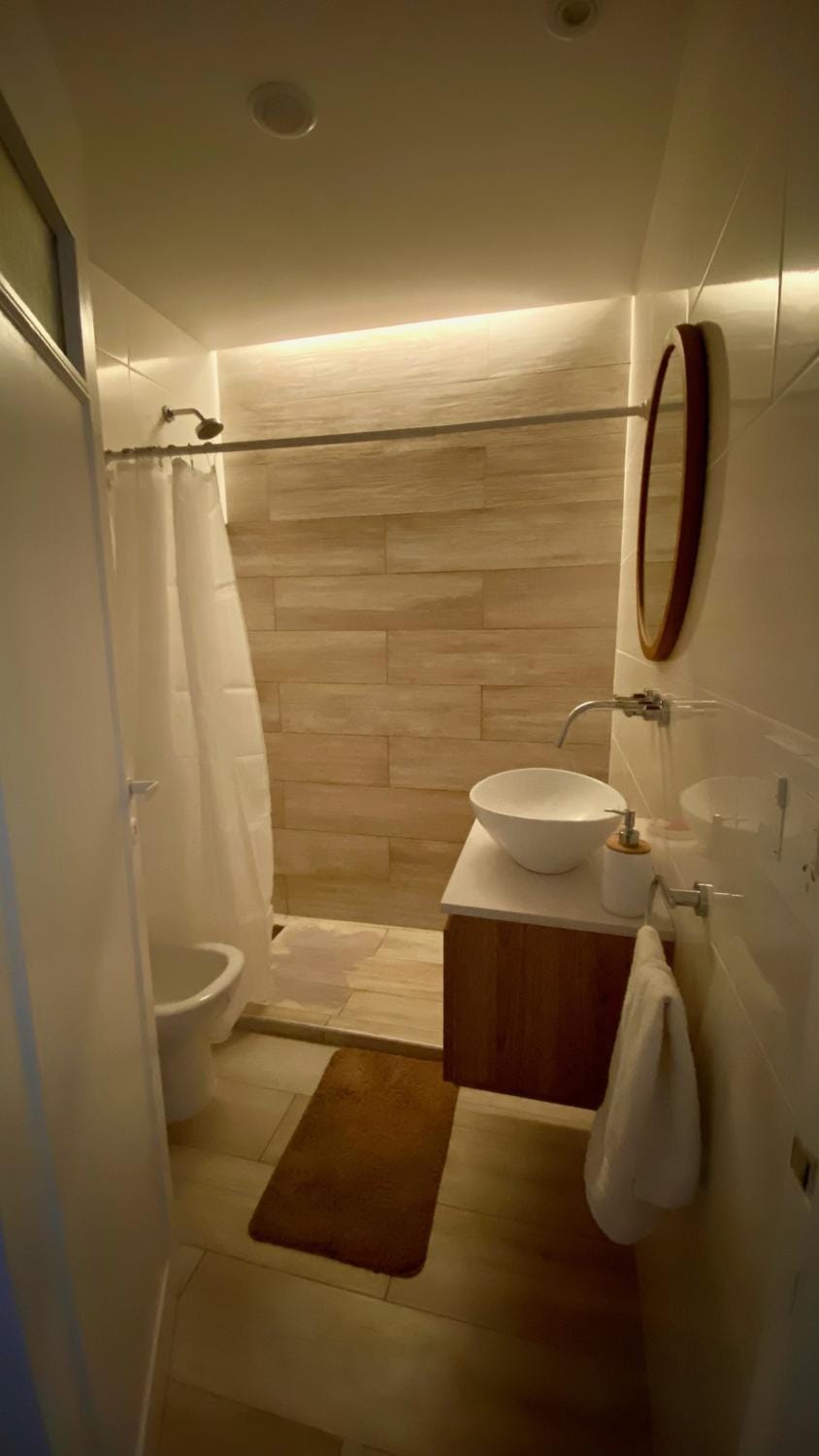 Shower, Toilet, Bathroom, bidet, towels