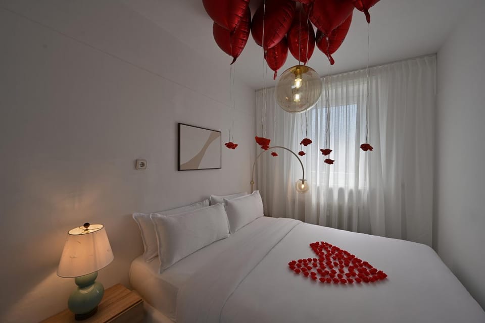 Bed, Photo of the whole room, Bedroom