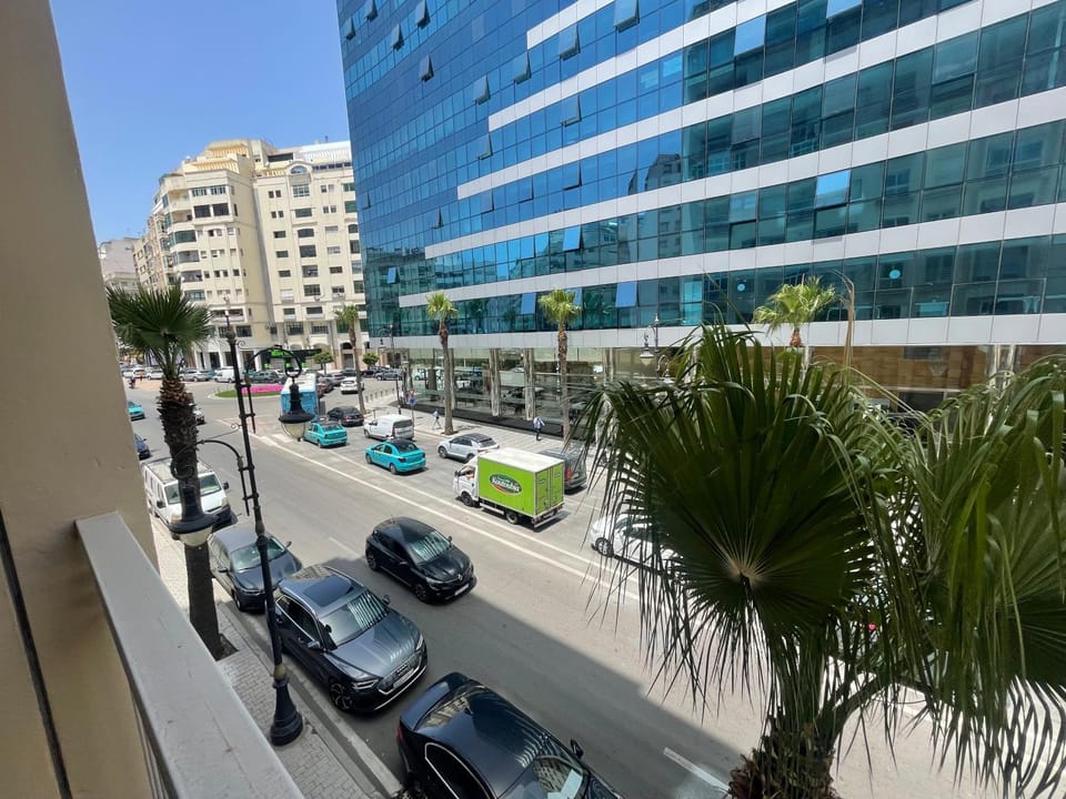 Résidence tinjis luxueuse à city centre avec parking privé Apartment in Tangier