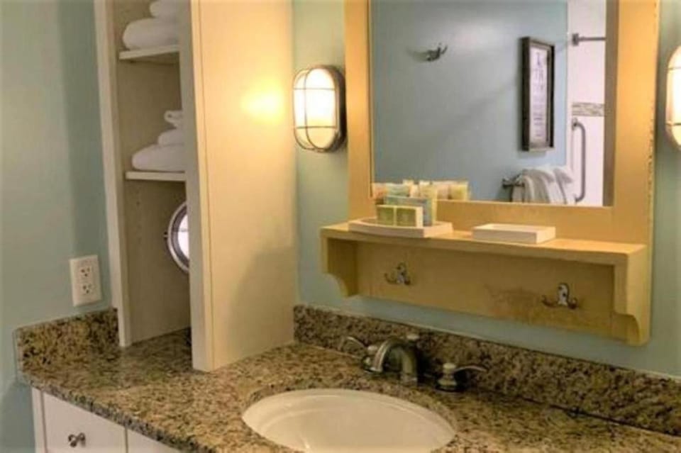 Bathroom, towels