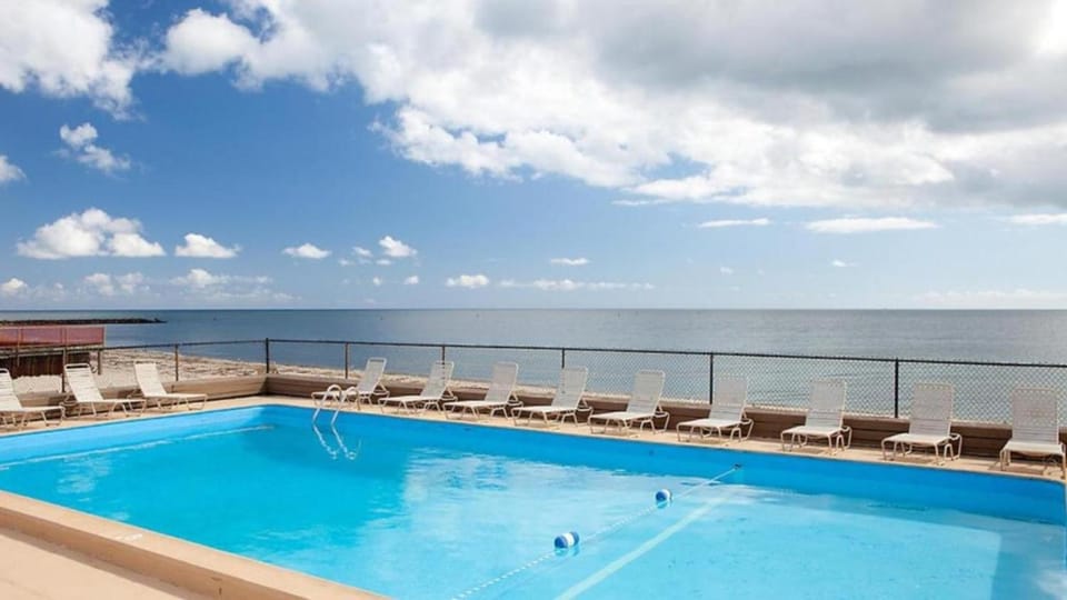 Day, Pool view, Swimming pool, sunbed