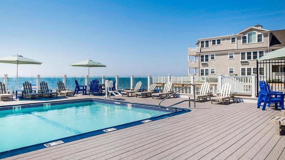 Day, Pool view, Swimming pool, sunbed