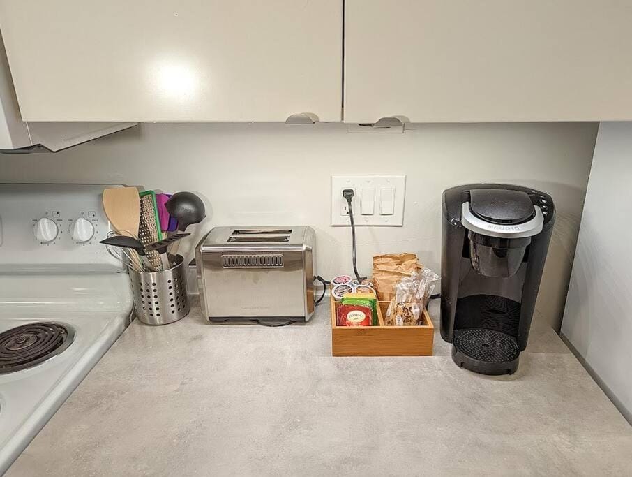 Coffee/tea facilities, toaster