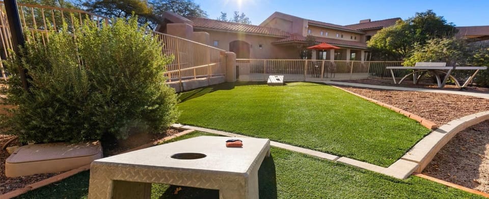 Enjoy the Oro Valley in this 1BD condo with resort amenities House in Oro Valley