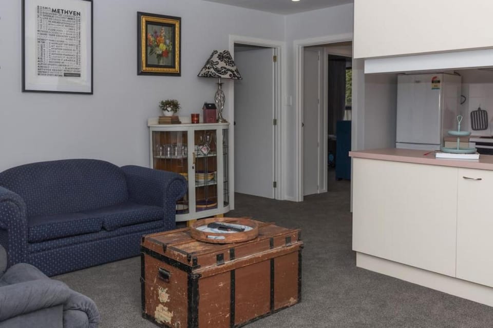 Kitchen or kitchenette, Living room, Seating area