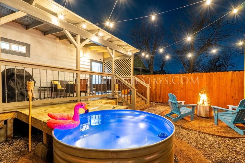 Southtown 3BR Cowboy Pool, Playset, Riverwalk, BBQ, Firepit, Big Yard — Downtown San Antonio House in San Antonio