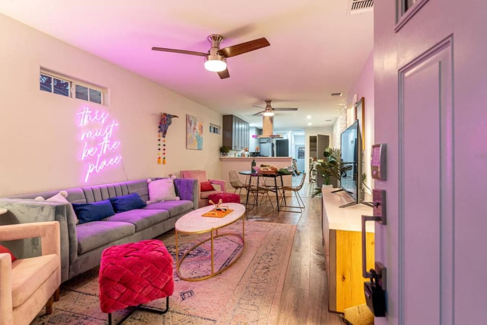 Southtown 3BR Cowboy Pool, Playset, Riverwalk, BBQ, Firepit, Big Yard — Downtown San Antonio House in San Antonio