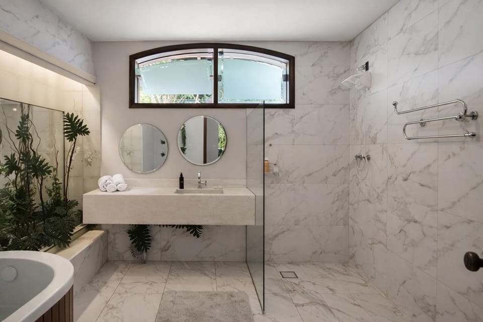 Shower, Toilet, Bathroom, Bath, towels