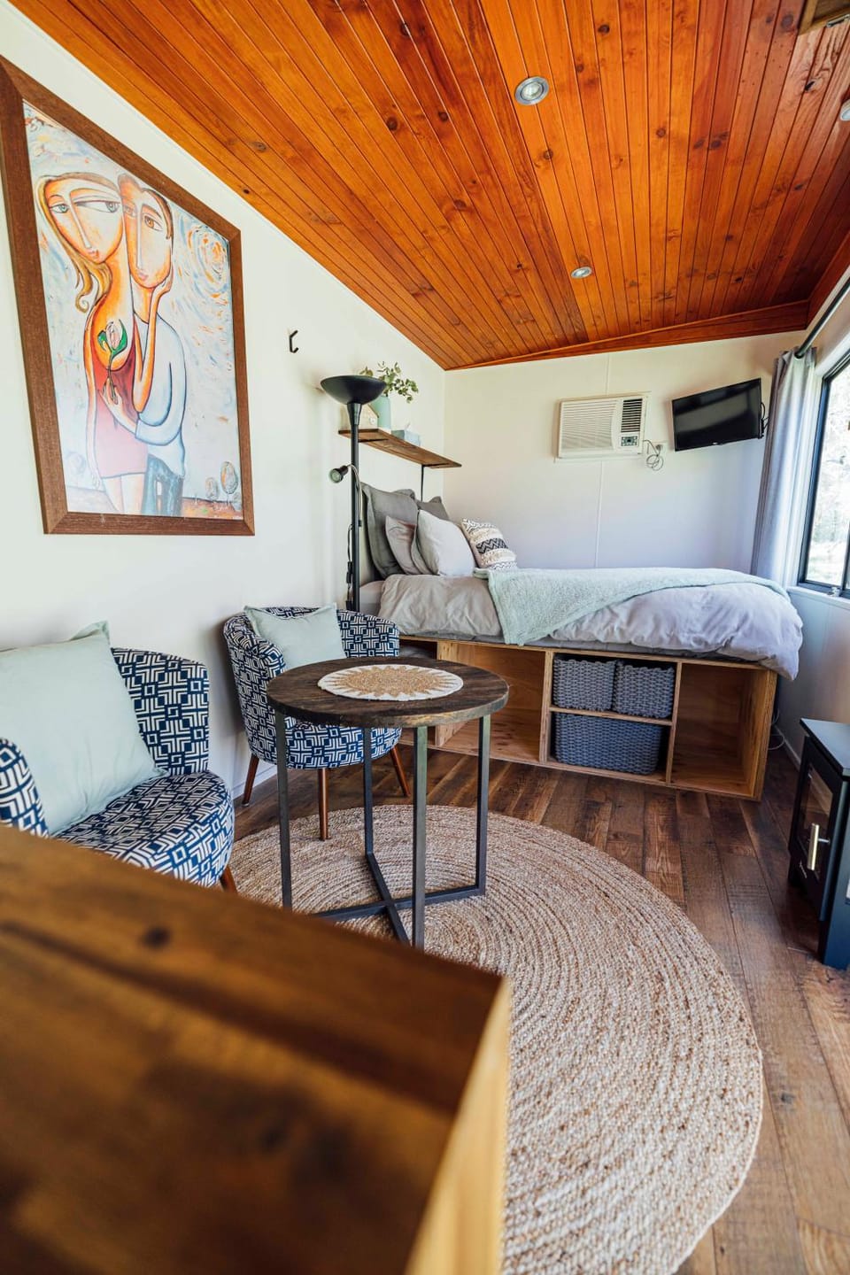 Bed, TV and multimedia, Living room, Dining area
