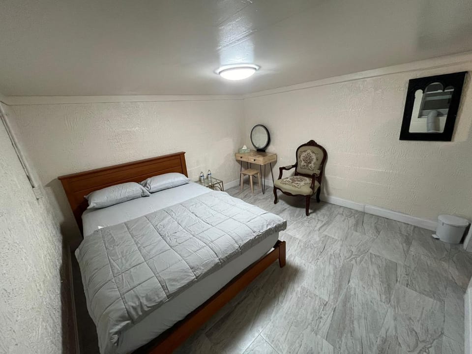 The Serene Retreat Bed and Breakfast in Iselin