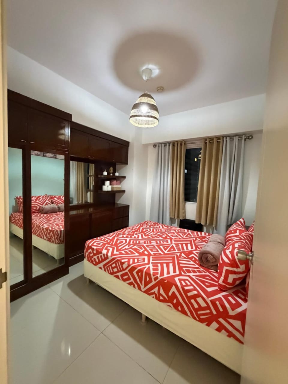 2bedroom unit at Sea Residences infront of MOA Arena, SMX & Ikea Apartment hotel in Pasay