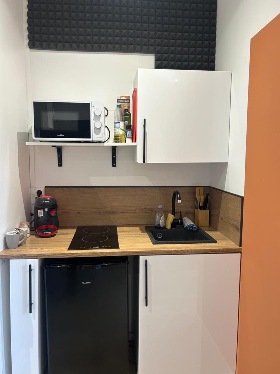 Kitchen or kitchenette, stove