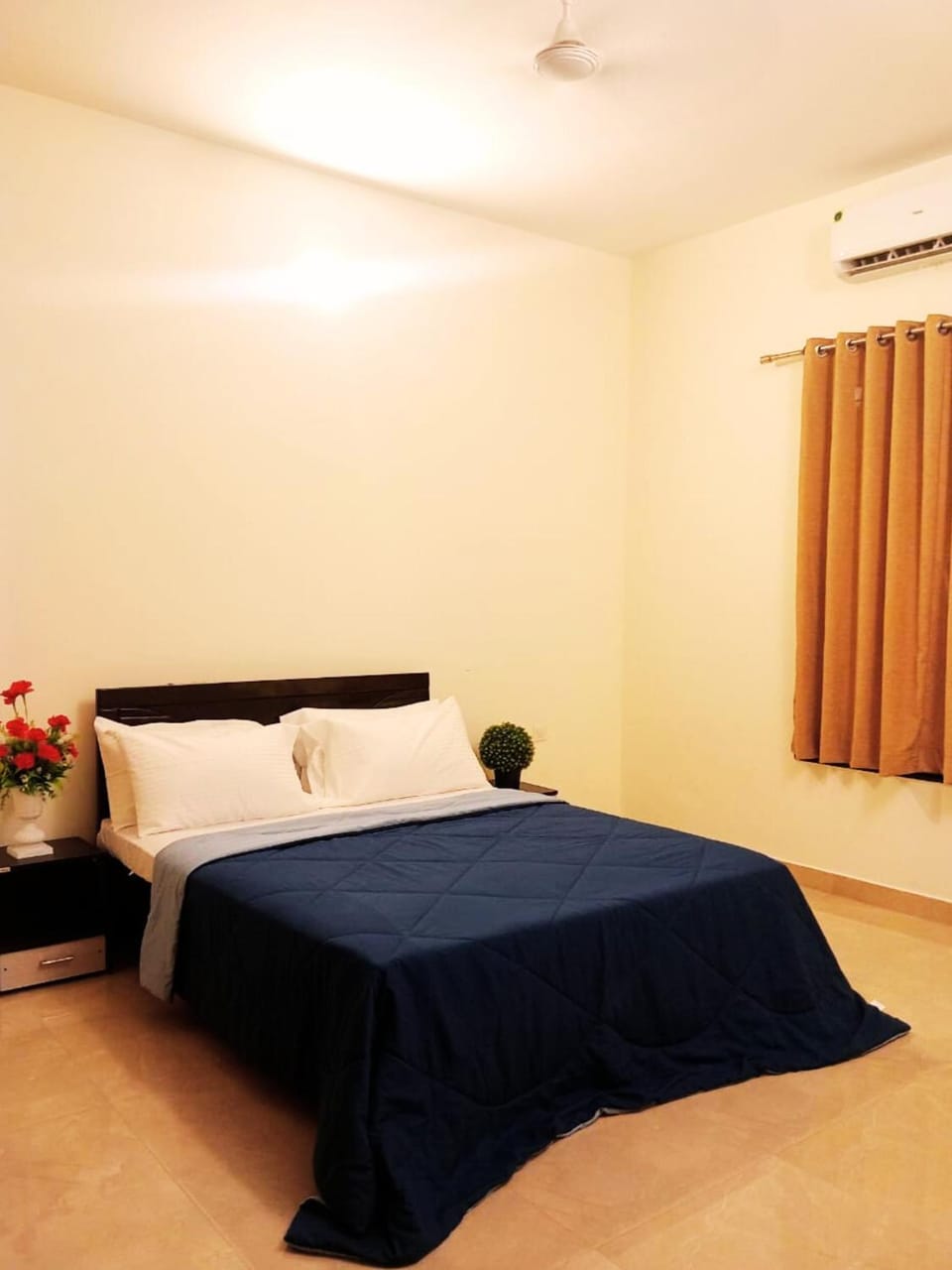 Bed, Photo of the whole room, Bedroom, air conditioner