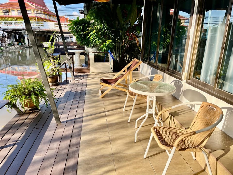 Balcony/Terrace, Seating area, River view