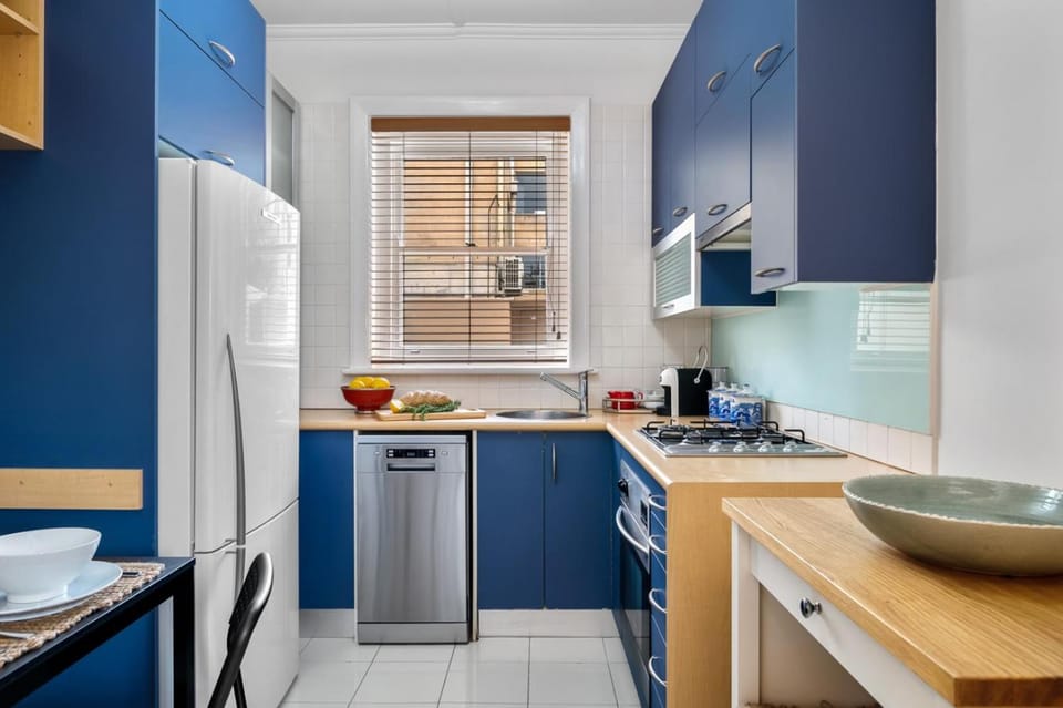 Awesome Albert Park Art Deco Gem 2 Bedroom Bevan 2 Apartment in Melbourne