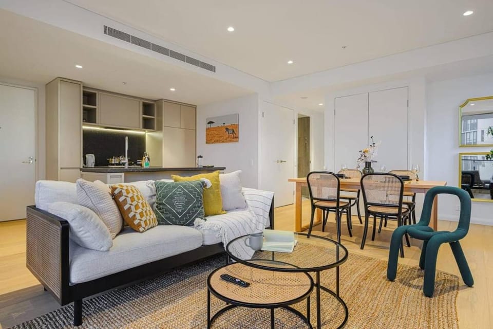 Brand new 2BD Modern Apt near MQ shopping centre Apartment in Sydney