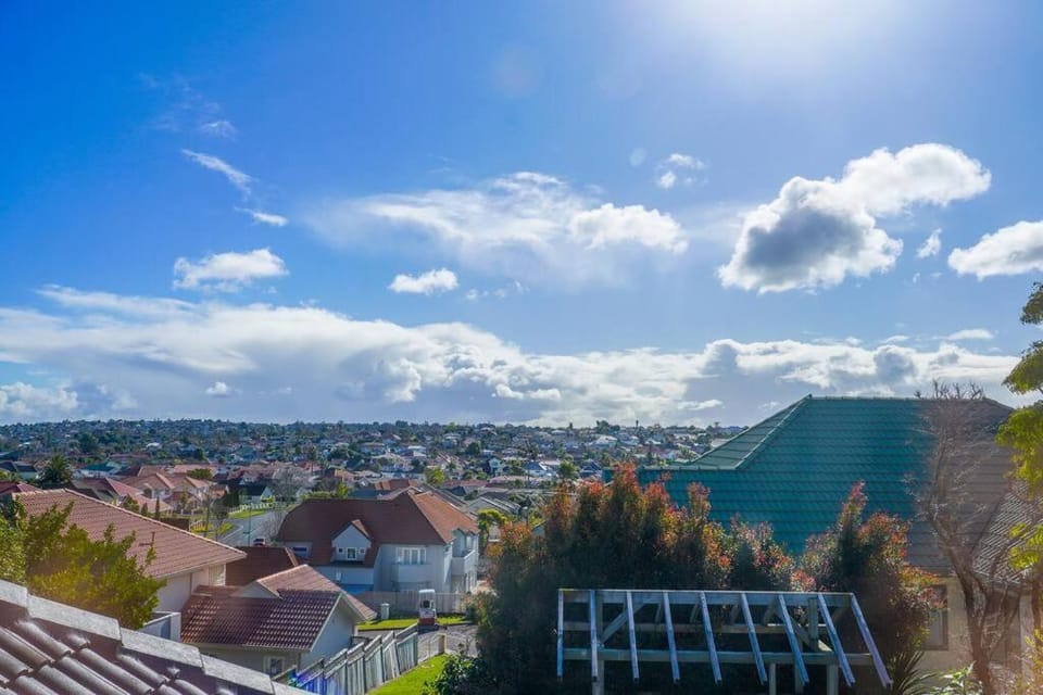 Three-Bedroom Home in Somerville Villa in Auckland